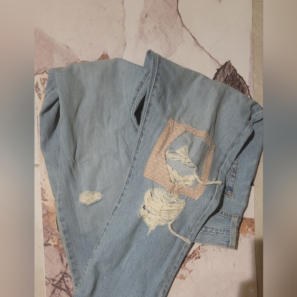 (NWT) Levi's Light Blue 501CT Women's Tapered Crop Jeans - Picture 3 of 3